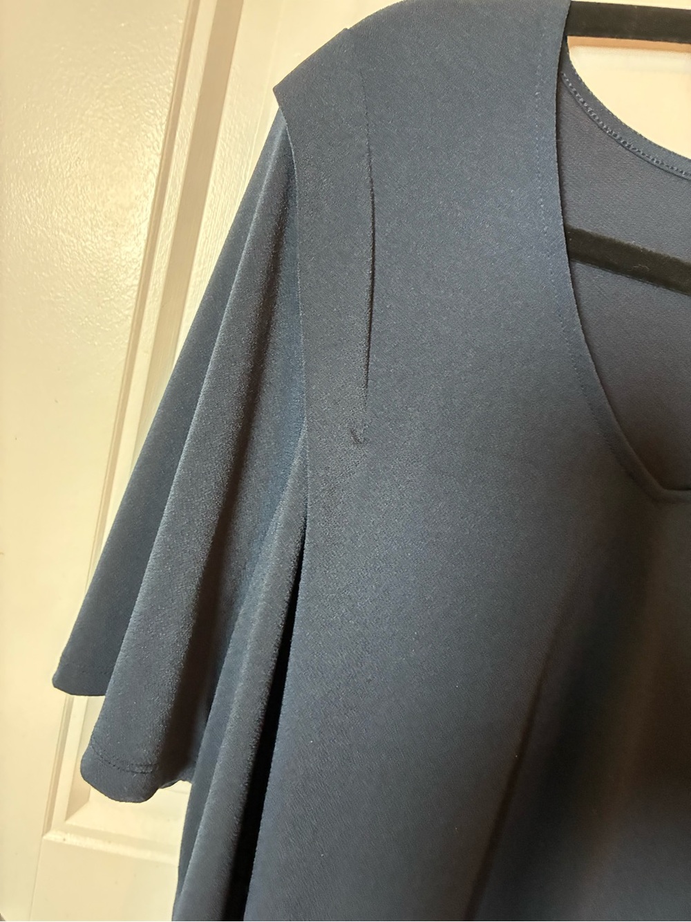 Banana Republic Women's Dark Navy V-Neck Short Sleeve Top - Picture 4 of 6